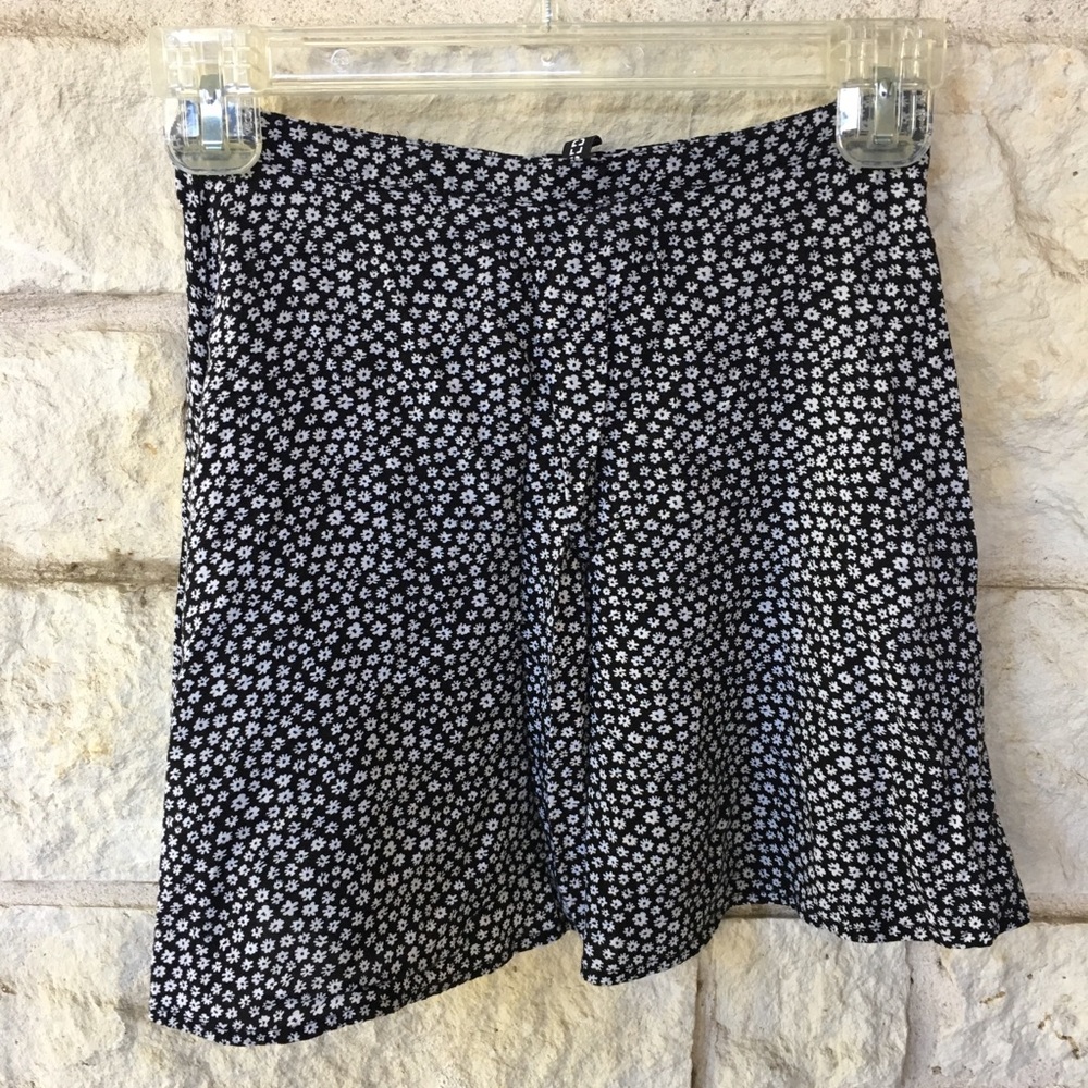 H&M black and white floral skirt